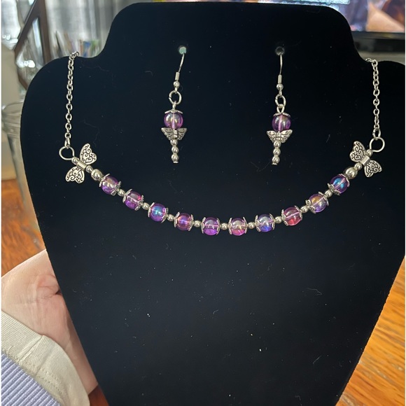 Butterfly earrings and necklace. - Picture 2 of 4